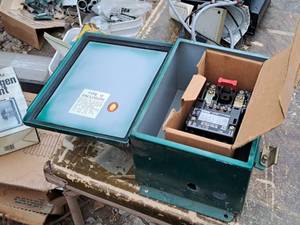 lot 672 image: Square D Electrical Box with Breaker Switch