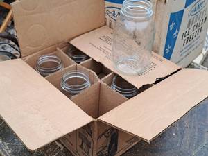 lot 688 image: Lot of (8) Anchor Hocking Mason Jars 1-Quart Commemorative Design 1776-1976 Home Canning Jars