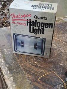 lot 693 image: Quartz Halogen Light HL-300Q (in box)