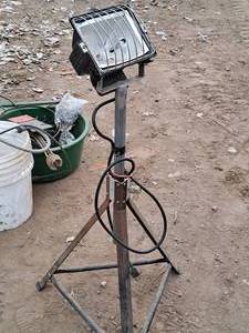 lot 695 image: Adjustable Shop Light