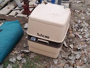 lot 702 image: Aqua Chem Porta Potty 265
