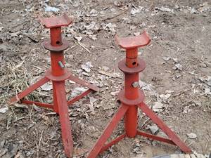 lot 706 image: Jack Stands