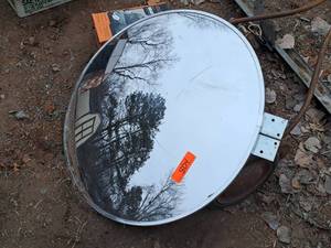 lot 723 image: 26 Wall-Mount Safety Mirror