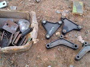 lot 729 image: Lot of (1 Box) Assorted Mount and Brackets
