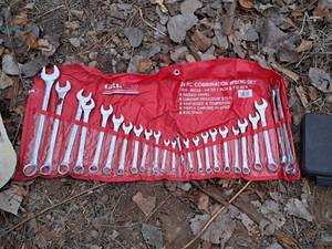 lot 744 image: Grip Combination Wrench Set 24-piece with Tool Pouch