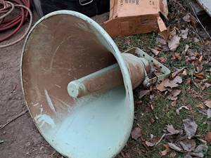 lot 753 image: 24 Megaphone