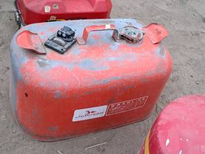lot 764 image: Johnson 5-Gallon Metal Boat Gas Tank