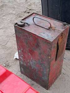 lot 766 image: Metal Oil Can