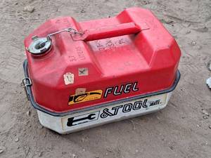 lot 765 image: Fuel & Tool 1.5-Gallon Metal Gas CanTool Box