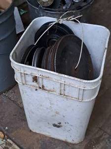 lot 785 image: Lot of (1 Bucket) Pulleys