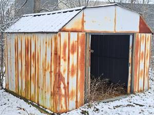 lot 611 image: Metal Sliding Door Outdoor Storage Shed