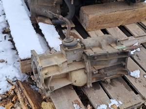 lot 613 image: Manual Transmission