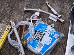 lot 793 image: Lot of  Assorted PlumbingAppliance Connector Hoses