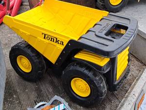 lot 796 image: Vintage Tonka MetalPlastic Toy Truck