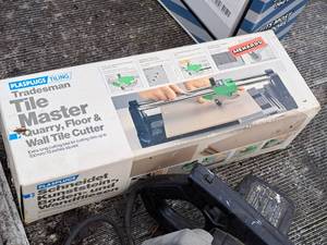 lot 811 image: Plasplugs Tradesman Tile Master Quarry Floor and Tile Cutter