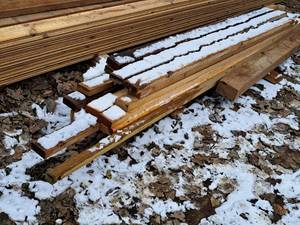 lot 829 image: Lot of  Assorted Scrap Wood and Timbers