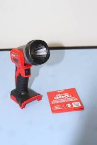 lot 47 image: Milwaukee M18 LED Work Light with 90-Degree Rotating Head & TRUEVIEW HD Output - Model 2735-20  - New