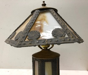 Vintage Slag Glass Table Lamp wGlowing Base