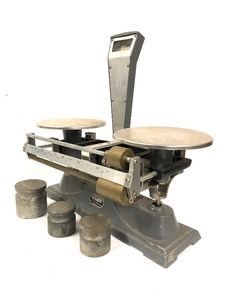 Heavy Duty Vintage OHAUS Scale w Weights