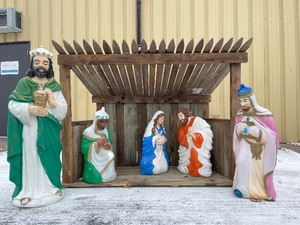 Vintage Blow Mold Nativity Set wFolding Stable&nbsp