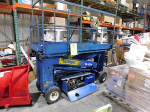 lot 28 image: UP RIGHT SL20D ELECTRIC MAN LIFT Scissor Lift