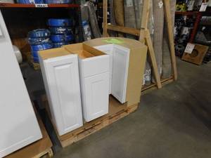 lot 87 image: 3 WHITE KITCHEN CABINET LOT