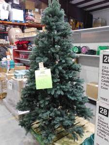 lot 100 image: 7 CHRISTMAS TREE