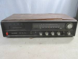 lot 11 image: (A-3) Lloyds 2M47W-07A Solid State Stereo AMFM 8-Track - Powers On but Dial Background Doesnt Light Up