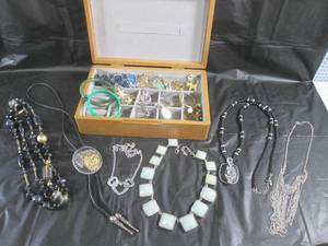 lot 29 image: (CS) Wood Duck Inlay Jewelry Box Full of Assorted Fashion Jewelry
