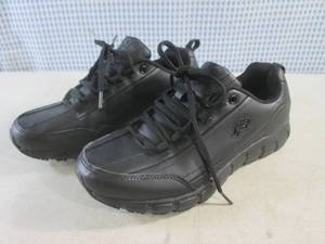lot 35 image: (CS) Pair Fila Tennis Shoes Size 8 with Memory Foam New wo Tags