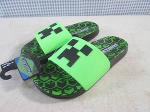 lot 38 image: (H-2) Pair Minecraft Slip-On Shoes Size 13-1 New