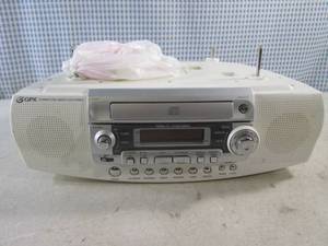 lot 86 image: (A-2) GPX D835 Under Counter Mount Compact Disc AMFM Clock Radio with Mounting Spacers In Bag - Powers On