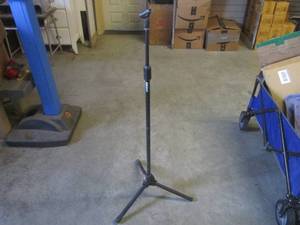 lot 89 image: (H-2) AxMan Microphone Stand...