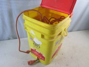 lot 90 image: (CS) Extension Cord in Bucket Holder At Least 50 Ft Cord