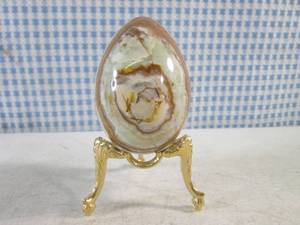 lot 122 image: (CNTR) Polished 3 Stone Egg with Stand
