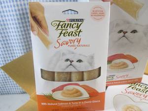 lot 143 image: (F-0) Case of 30 Packs Fancy Feast Savory Salmon & Tuna Puree Cat Treats - 30 Packs with 4 Treats Each