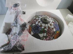 lot 162 image: (CSB) Rose Tiffany Style Stained Glass Table Lamp