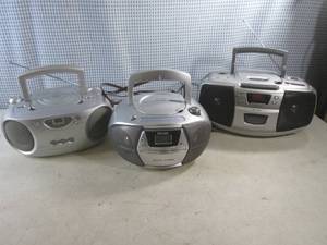 lot 193 image: (EW4) 3 Portable Radios with CD Player - See Photos for Details