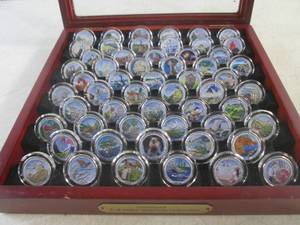 lot 218 image: (CNTR) Colorized U.S. State Quarters Collection in Wood Glass Top Display Case