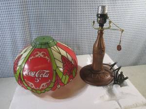 lot 223 image: (EW5) Coca-Cola Lamp from The Bradford Exchange