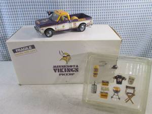 lot 240 image: (BS) Minnesota Vikings 1972 Chevy Cheyenne Pickup with Accessories Diecast Metal Replica