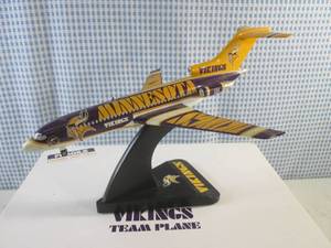 lot 242 image: (BS) Minnesota Vikings Team Plane Boeing 727-100 Dicast Metal Replics