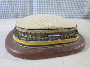 lot 243 image: (BS) Danbury Mint H.H.H. Metrodome Minnesota Vikings Stadium Replica