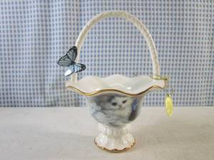 lot 286 image: (BS) The Bradford Exchange Blue-Eyed Beauty Purr-fectly Precious Hand-Glazed Basket Collection