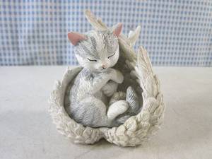 lot 298 image: (G-1) Cats Are Purr-ecious Companions from the Blake Jensen Paw Prints From Heaven Collection 3 12 High