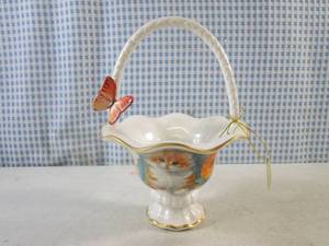 lot 318 image: (CSB) The Bradford Exchange Blue-Eyed Beauty Purr-fectly Precious Hand-Glazed Basket Collection
