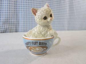lot 322 image: (EC1) Fluffy Flat White from the Kayomi Harai Coffee Cats Collection 4 12 Tall