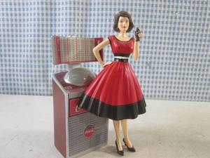 lot 324 image: (CSB) A Song And A Smile Figure from the Rockin With Coca-Cola Collection 6 14 Tall