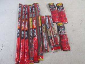 lot 423 image: (EC2) 12 Assorted Jack Links Snacks Past Date