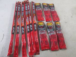 lot 424 image: (EC2) 12 Assorted Jack Links Snacks Past Date